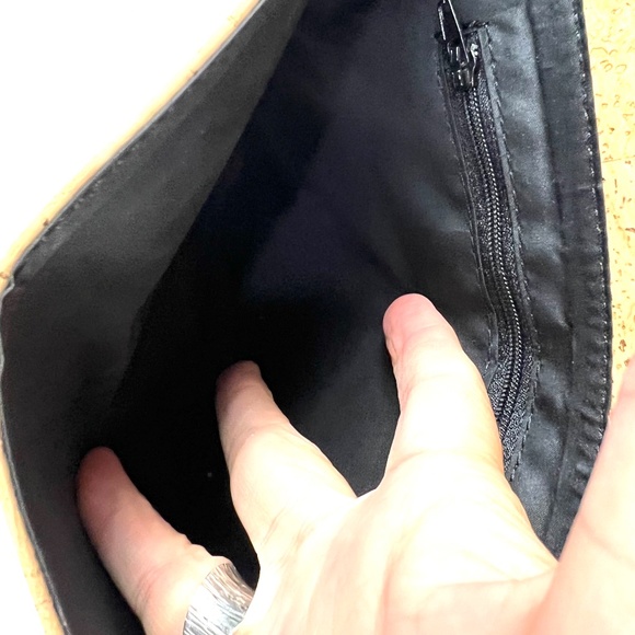 Carpel Made in Portugal Cork Crossbody Bag - Picture 9 of 13